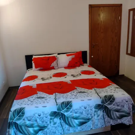 ред хаус Apartment