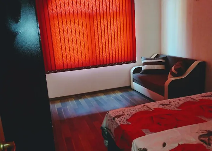 ред хаус Apartament Sunny Beach